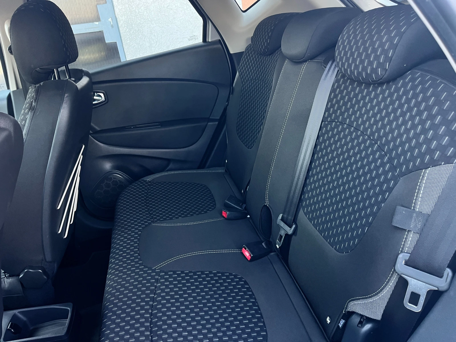 Renault Captur 1.3i AВТОМАТИК EURO6d , снимка 10 - Автомобили и джипове - 56157043