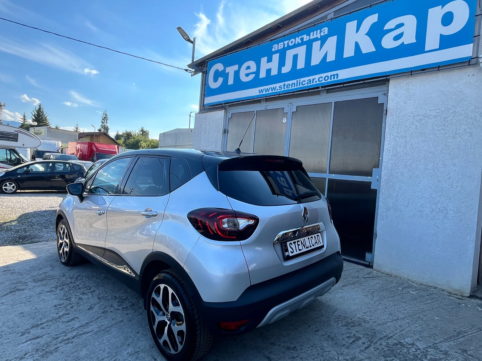 Renault Captur 1.3i AВТОМАТИК EURO6d , снимка 2 - Автомобили и джипове - 56157043