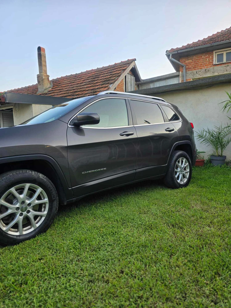 Jeep Cherokee Latitude 3.2 V6 4X4, снимка 2 - Автомобили и джипове - 47963841