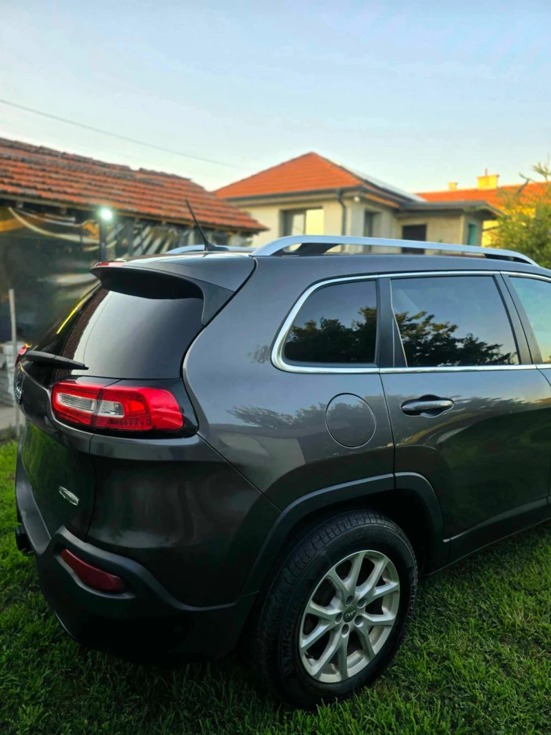 Jeep Cherokee Latitude 3.2 V6 4X4, снимка 8 - Автомобили и джипове - 47963841