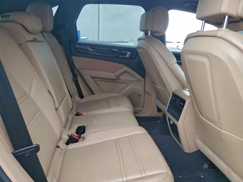 Porsche Cayenne Кожа* Подгрев* Keyless* NAVI* PANO, снимка 10 - Автомобили и джипове - 53142953