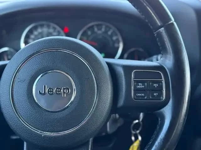 Jeep Wrangler Sahara | CARFAX | KEYLESS | ПОДГРЕВИ, снимка 17 - Автомобили и джипове - 53972417