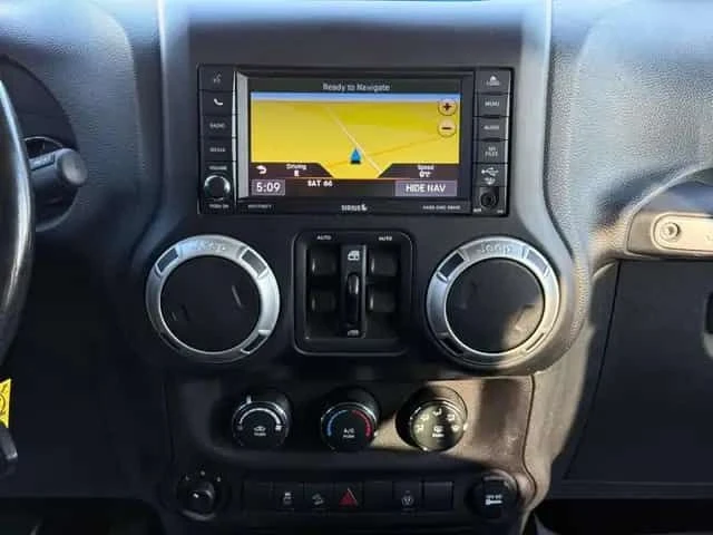 Jeep Wrangler Sahara | CARFAX | KEYLESS | ПОДГРЕВИ, снимка 14 - Автомобили и джипове - 53972417