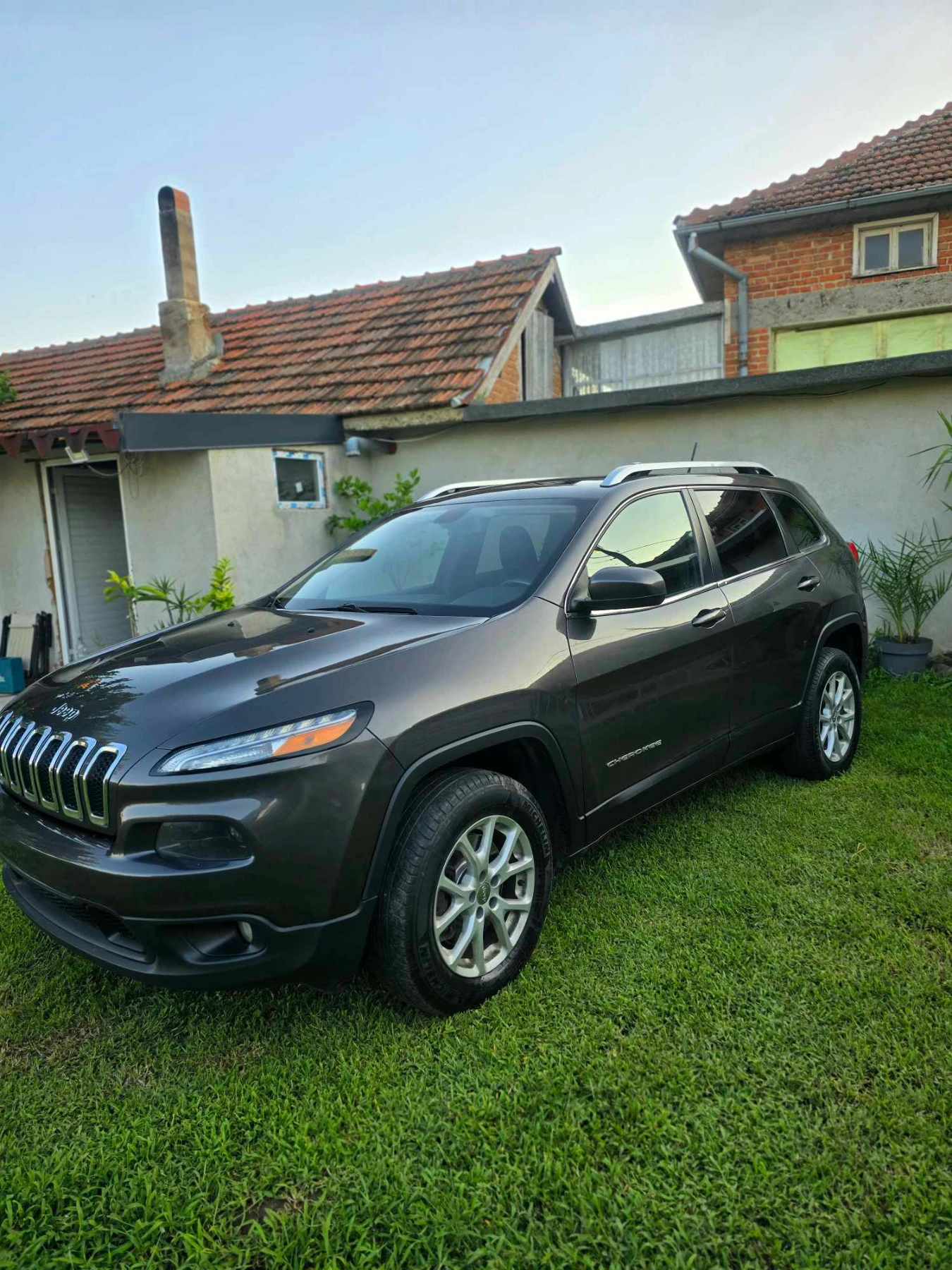 Jeep Cherokee Latitude 3.2 V6 4X4 - изображение 6