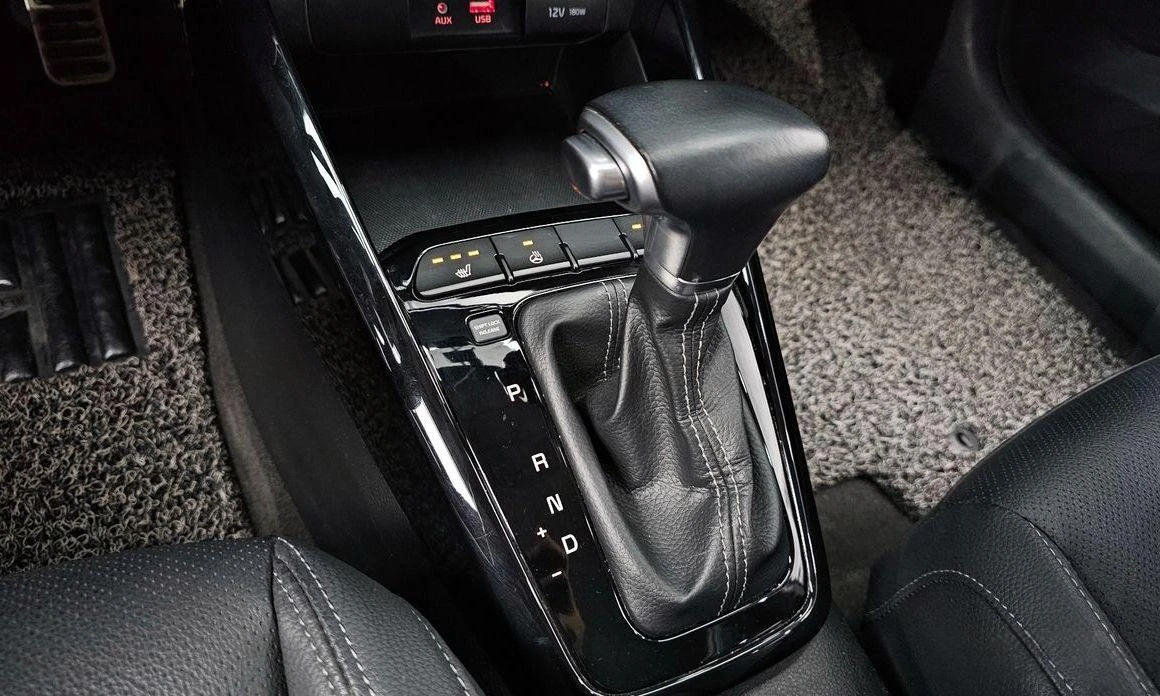 Kia Stonic Diesel 1.6 Prestige * НАЙ-ДОБРА ЦЕНА В БЪЛГАРИЯ*  - изображение 9