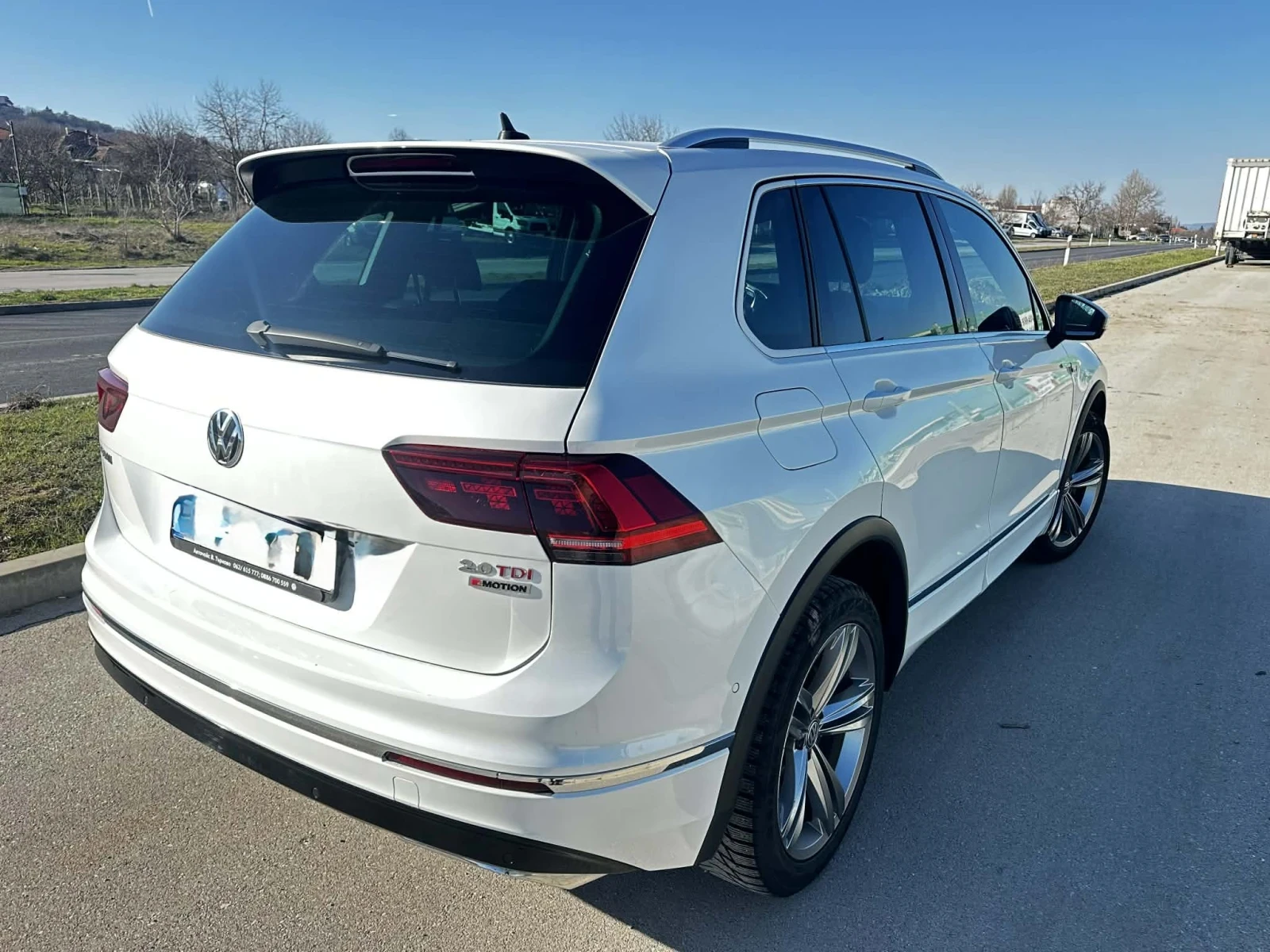 VW Tiguan, снимка 5 - Автомобили и джипове - 54030637