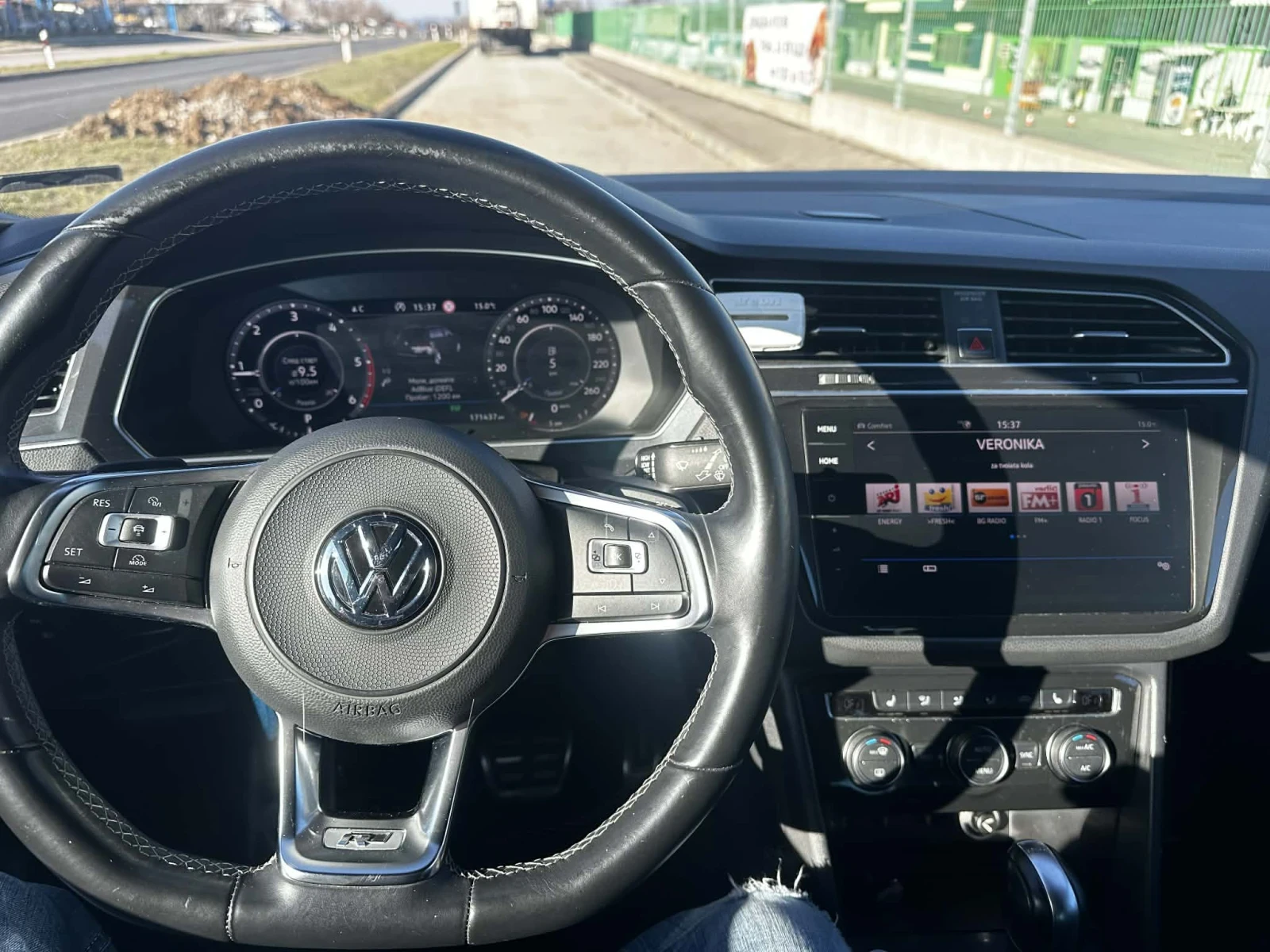 VW Tiguan, снимка 11 - Автомобили и джипове - 54030637
