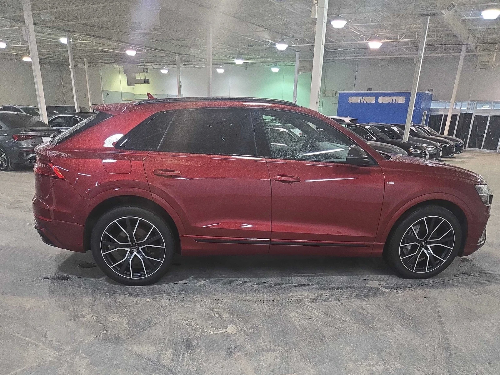 Audi Q8 TECHNIK * CAR FAX * АВТО КРЕДИТ * , снимка 3 - Автомобили и джипове - 54162102