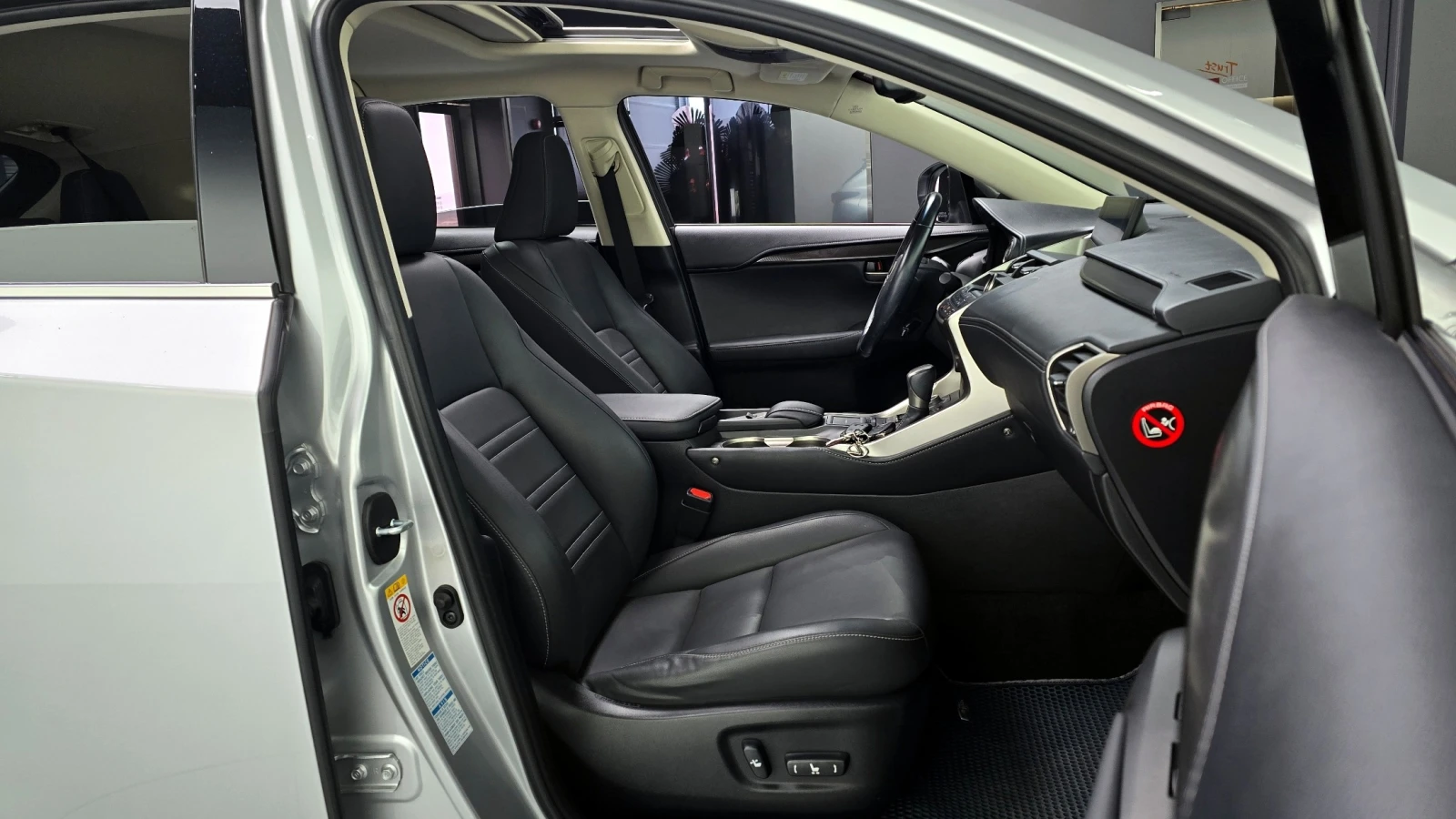 Lexus NX 200t * SUPREME* 2.0L* , снимка 10 - Автомобили и джипове - 54846198