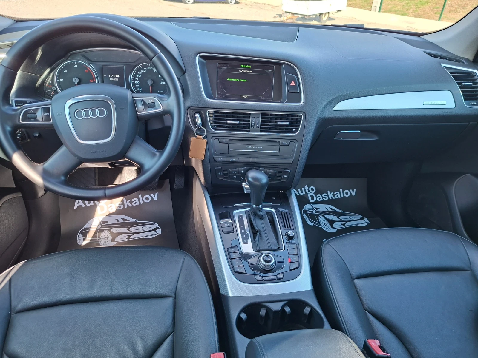 Audi Q5 2, 0 tdi Quatro, снимка 12 - Автомобили и джипове - 55335006