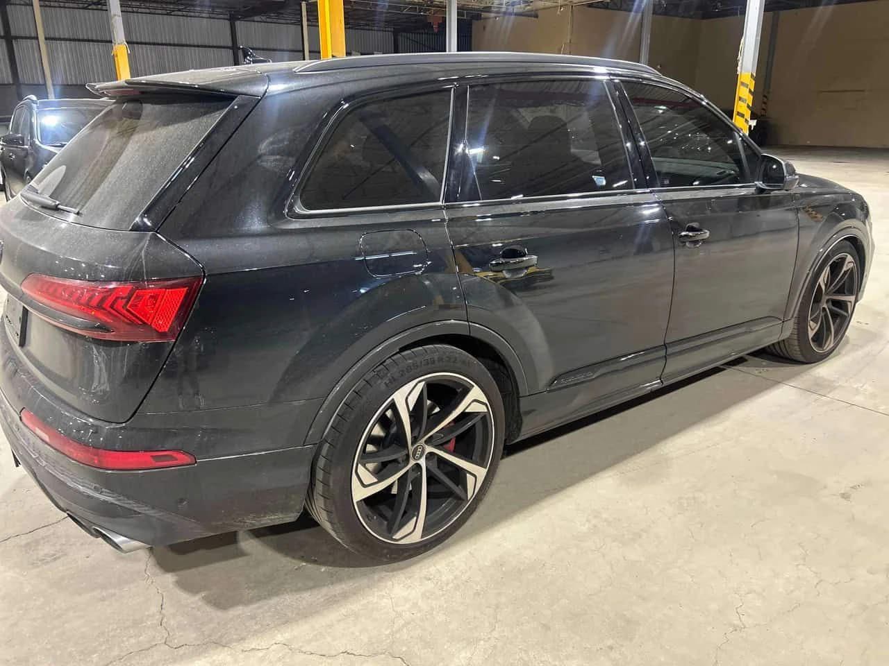 Audi SQ7 * 4.0 TFSI quattro * АВТОКРЕДИТ* , снимка 3 - Автомобили и джипове - 55388745