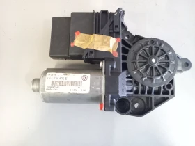 Моторче стъкло задно дясно Фолксваген Голф 5