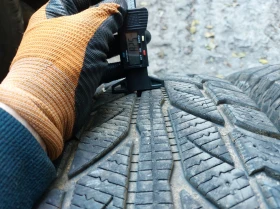 Гуми Зимни 255/70R16, снимка 4