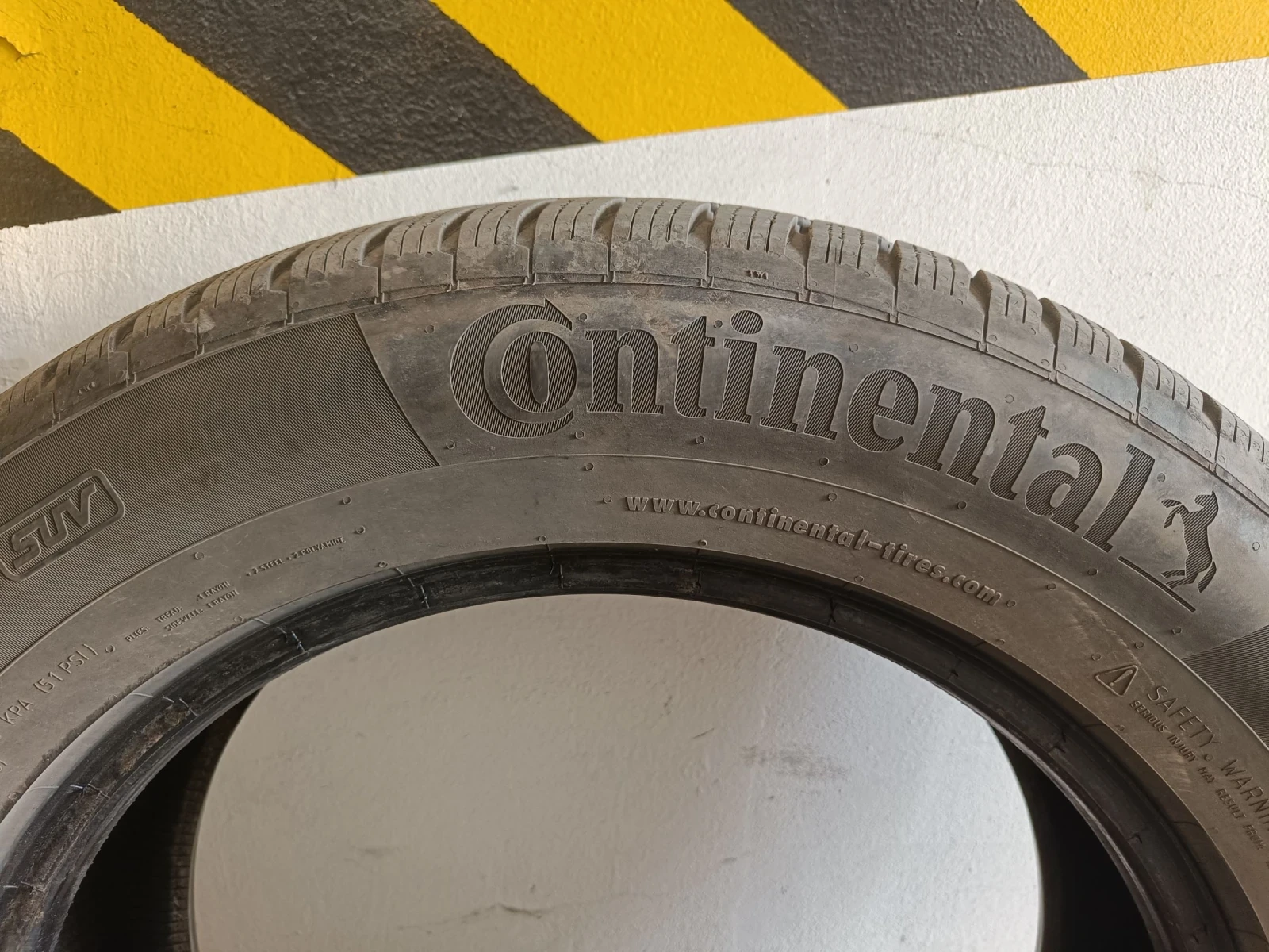 Гуми Зимни 235/60R18, снимка 3 - Гуми и джанти - 54387436