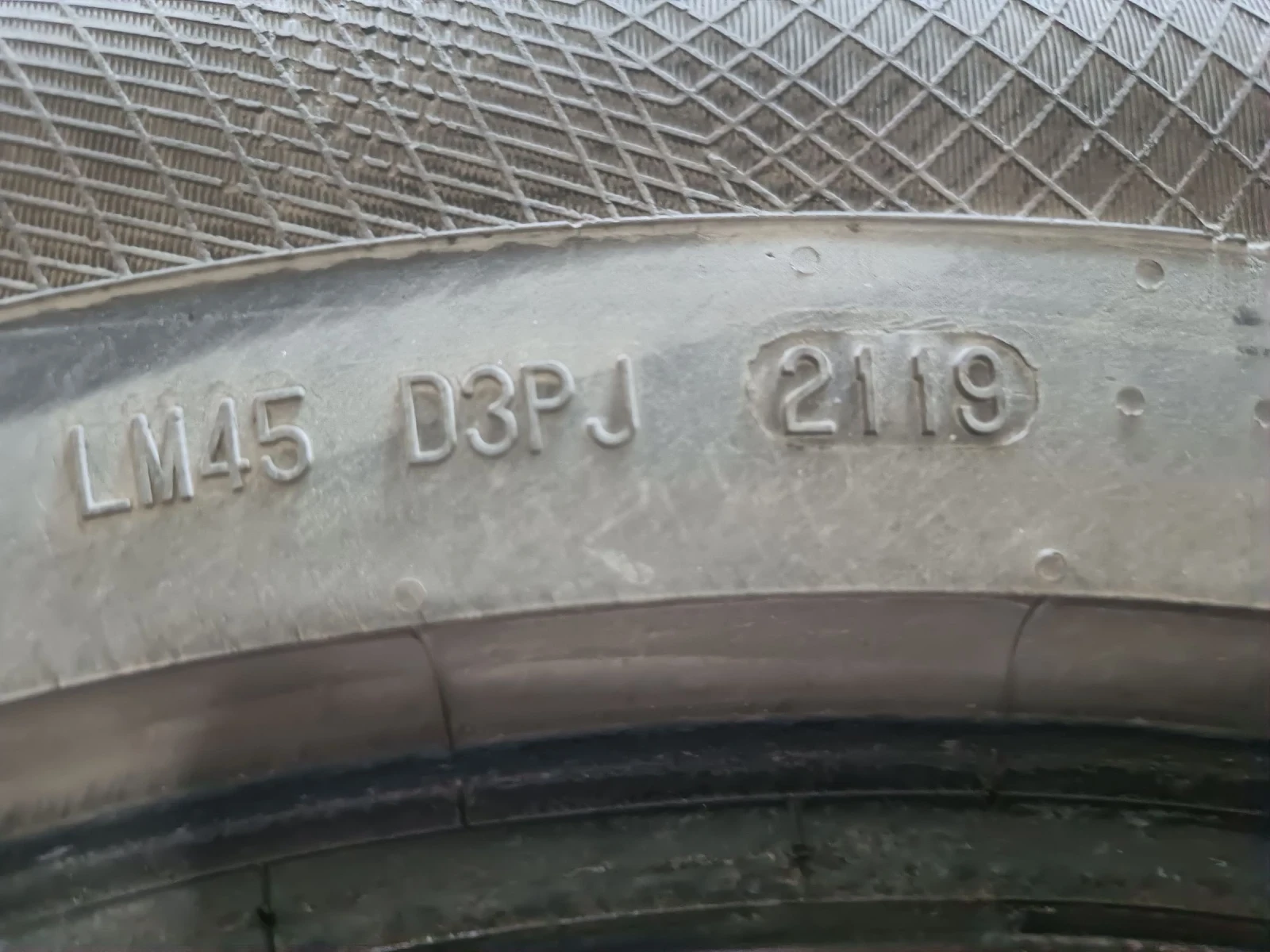Гуми Зимни 235/60R18, снимка 4 - Гуми и джанти - 54387436