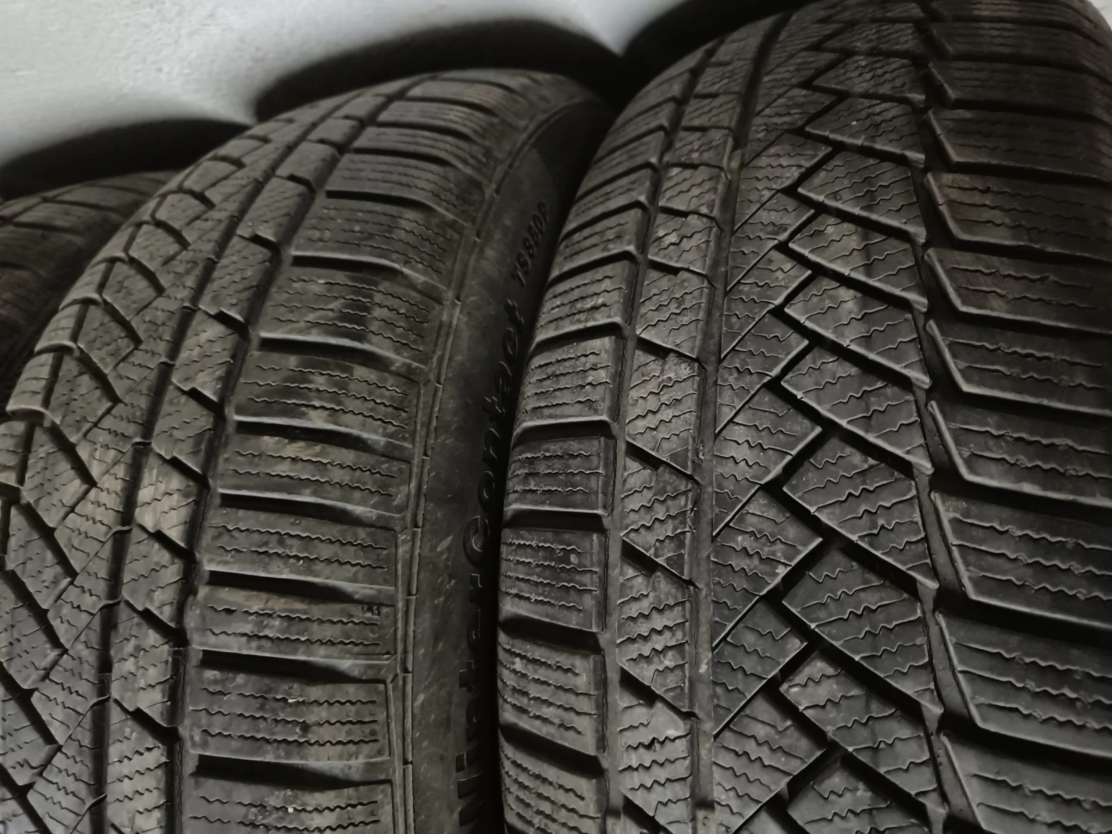 Гуми Зимни 235/60R18, снимка 8 - Гуми и джанти - 54387436