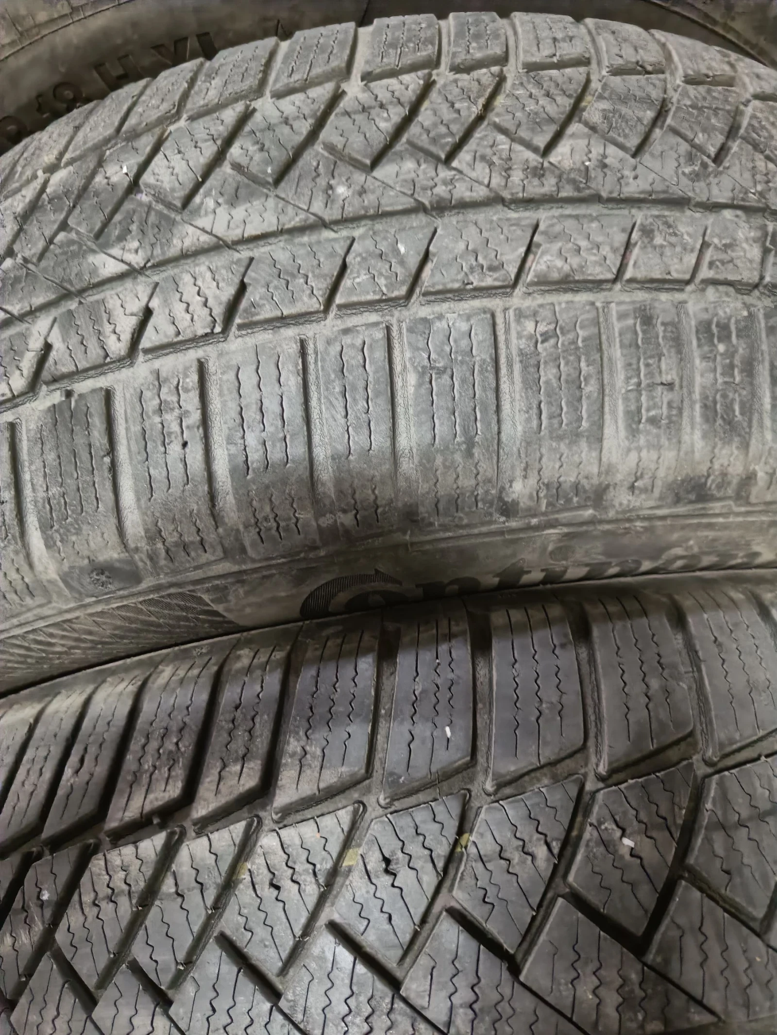 Гуми Зимни 235/60R18, снимка 10 - Гуми и джанти - 54387436
