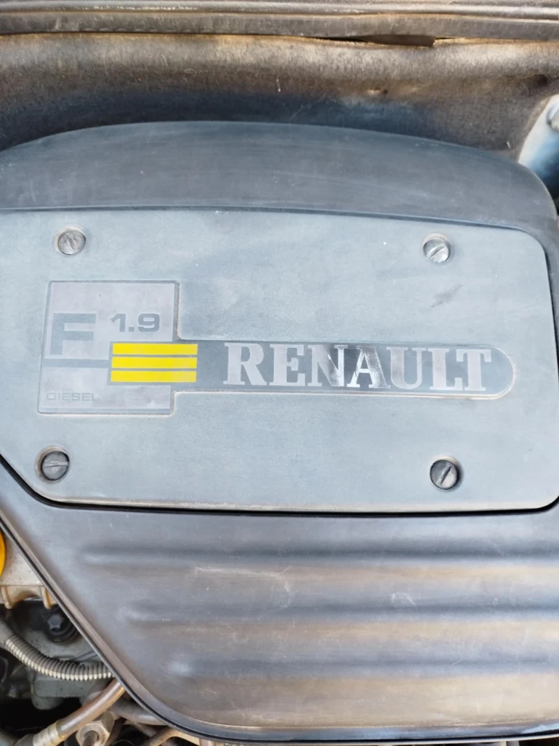 Renault Clio, снимка 13 - Автомобили и джипове - 48602934