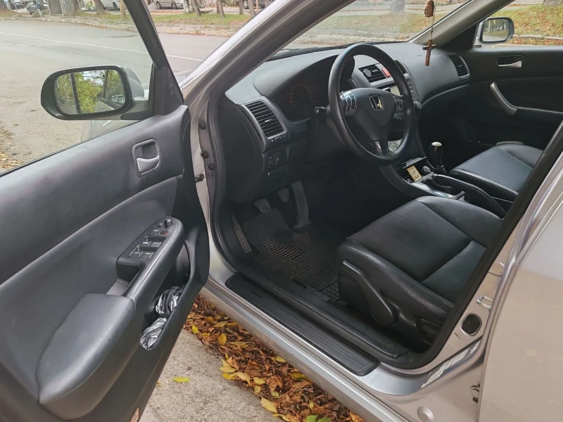 Honda Accord 2.2дизел, снимка 13 - Автомобили и джипове - 52155416