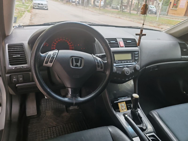 Honda Accord 2.2дизел, снимка 14 - Автомобили и джипове - 52155416