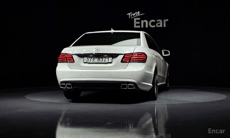 Mercedes-Benz E 220, снимка 4 - Автомобили и джипове - 52938975