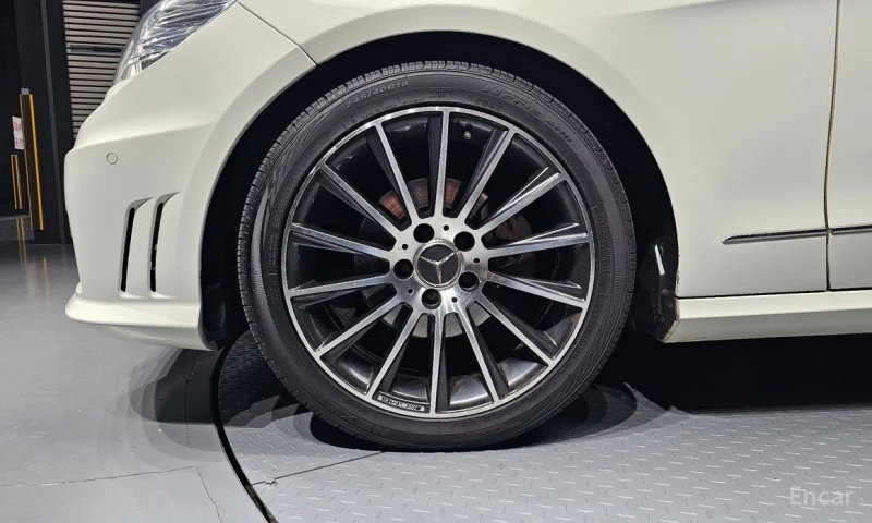 Mercedes-Benz E 220, снимка 5 - Автомобили и джипове - 52938975