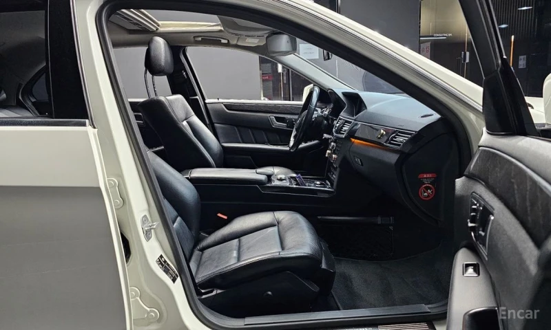 Mercedes-Benz E 220, снимка 10 - Автомобили и джипове - 52938975