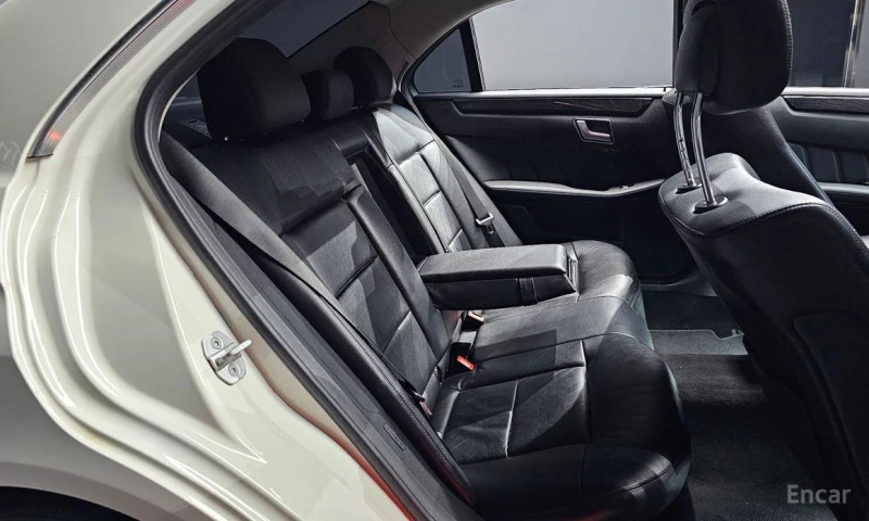 Mercedes-Benz E 220, снимка 12 - Автомобили и джипове - 52938975