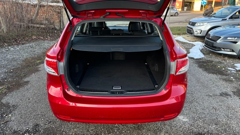 Toyota Avensis 1.8 VVTI, снимка 7 - Автомобили и джипове - 53114030