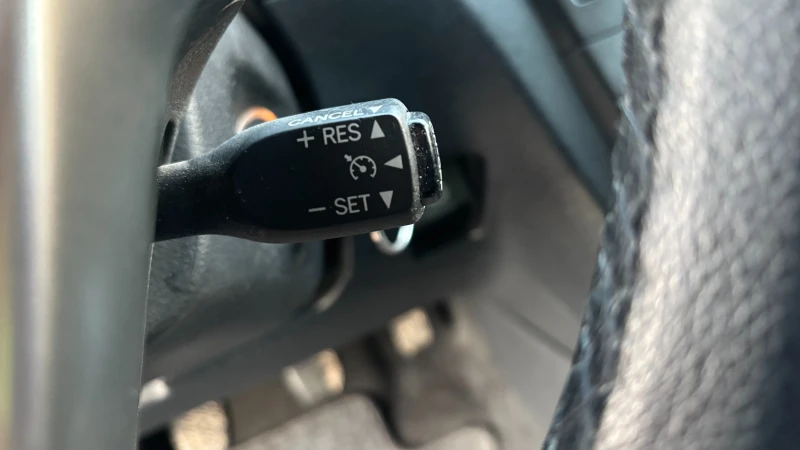 Toyota Avensis 1.8 VVTI, снимка 12 - Автомобили и джипове - 53114030