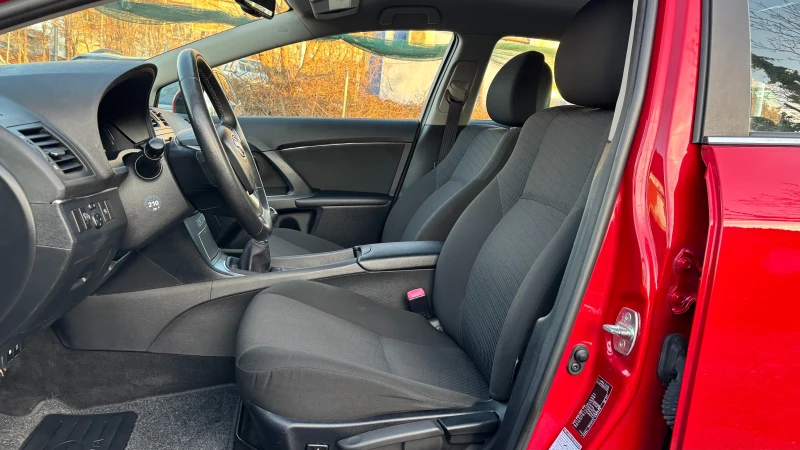 Toyota Avensis 1.8 VVTI, снимка 8 - Автомобили и джипове - 53114030