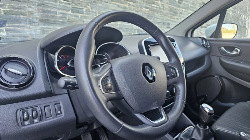 Renault Clio TCe 75к.с., снимка 9 - Автомобили и джипове - 53212964