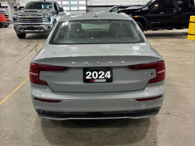 Volvo S60 Ultimate Dark Theme  CARFAX, снимка 4 - Автомобили и джипове - 53303919