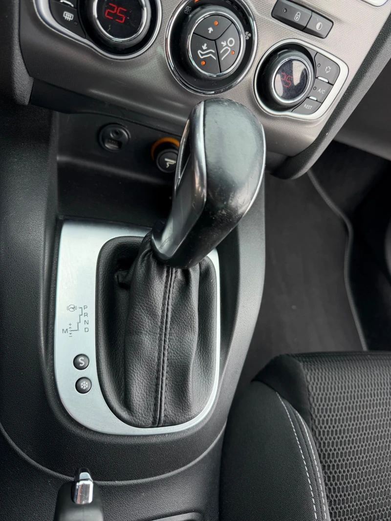 Citroen C4 1.6blueHdi* FACE* АВТОМАТ, снимка 12 - Автомобили и джипове - 53583108