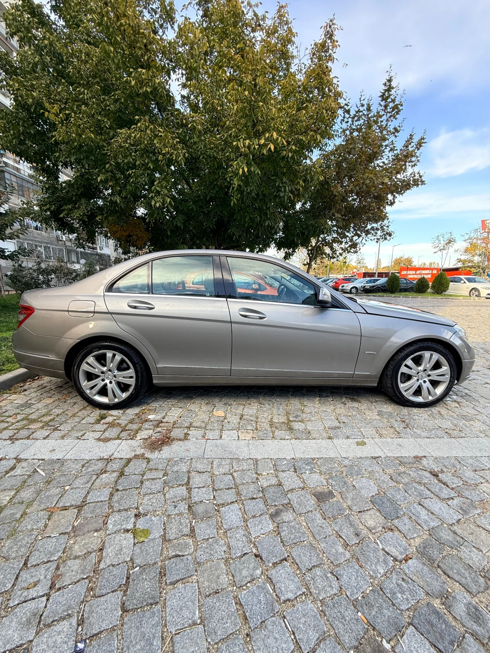 Mercedes-Benz C 320  - изображение 4
