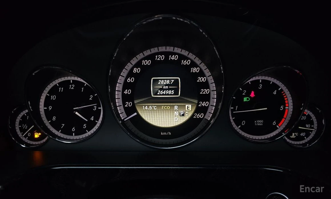 Mercedes-Benz E 220  - изображение 8