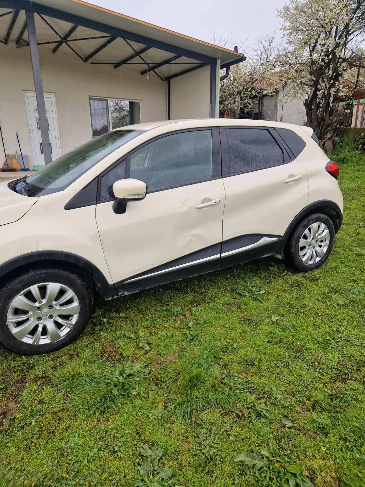 Renault Captur 1.5 DCI, снимка 8 - Автомобили и джипове - 54083348