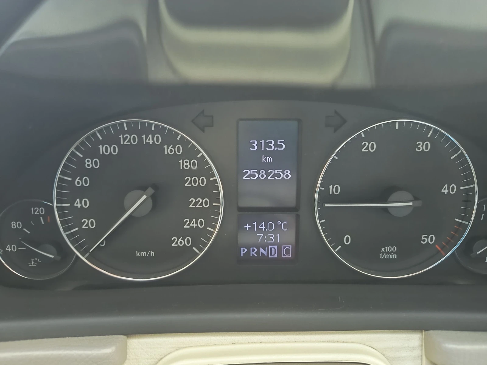 Mercedes-Benz 220 Комби, снимка 14 - Автомобили и джипове - 54785780