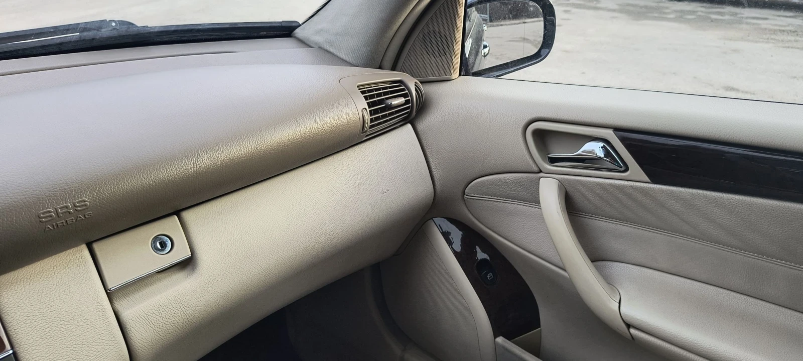 Mercedes-Benz 220 Комби, снимка 8 - Автомобили и джипове - 54785780