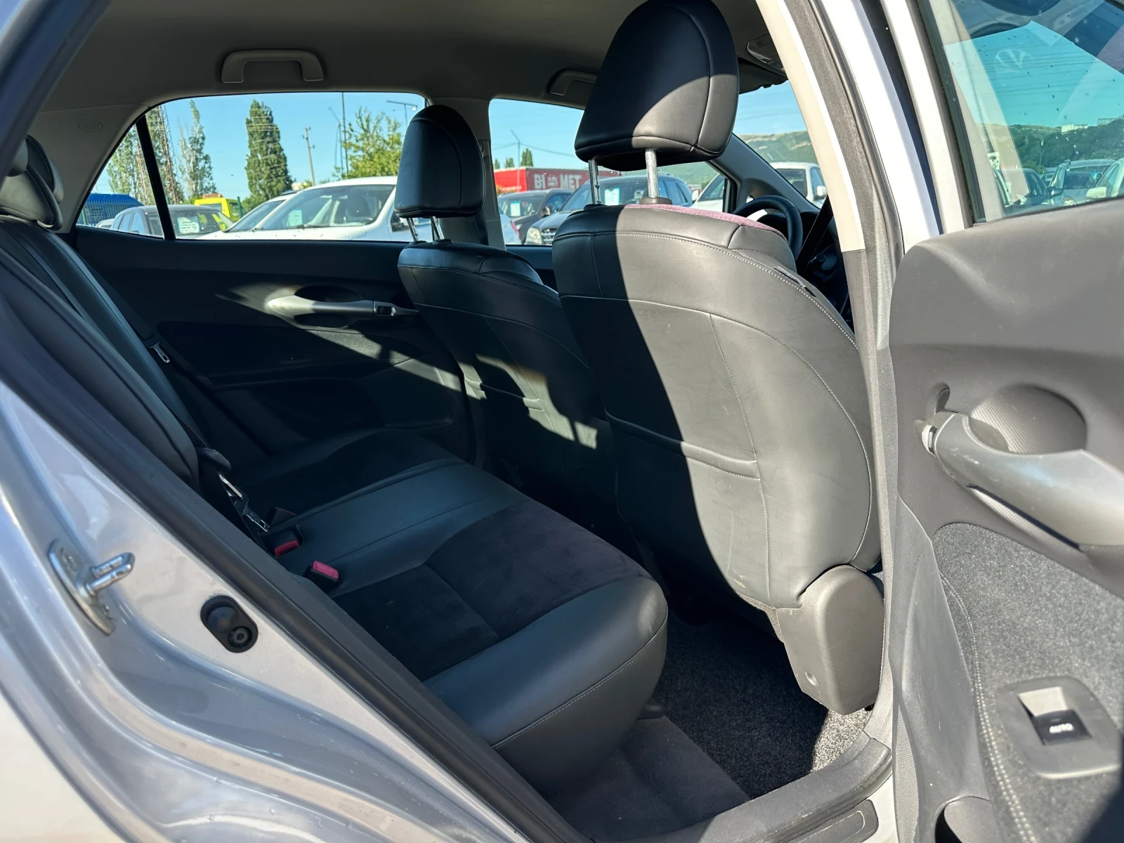 Toyota Auris 1.8-Hybrid-EXECUTIVE-1Г-ГАРАНЦИЯ, снимка 15 - Автомобили и джипове - 54932855