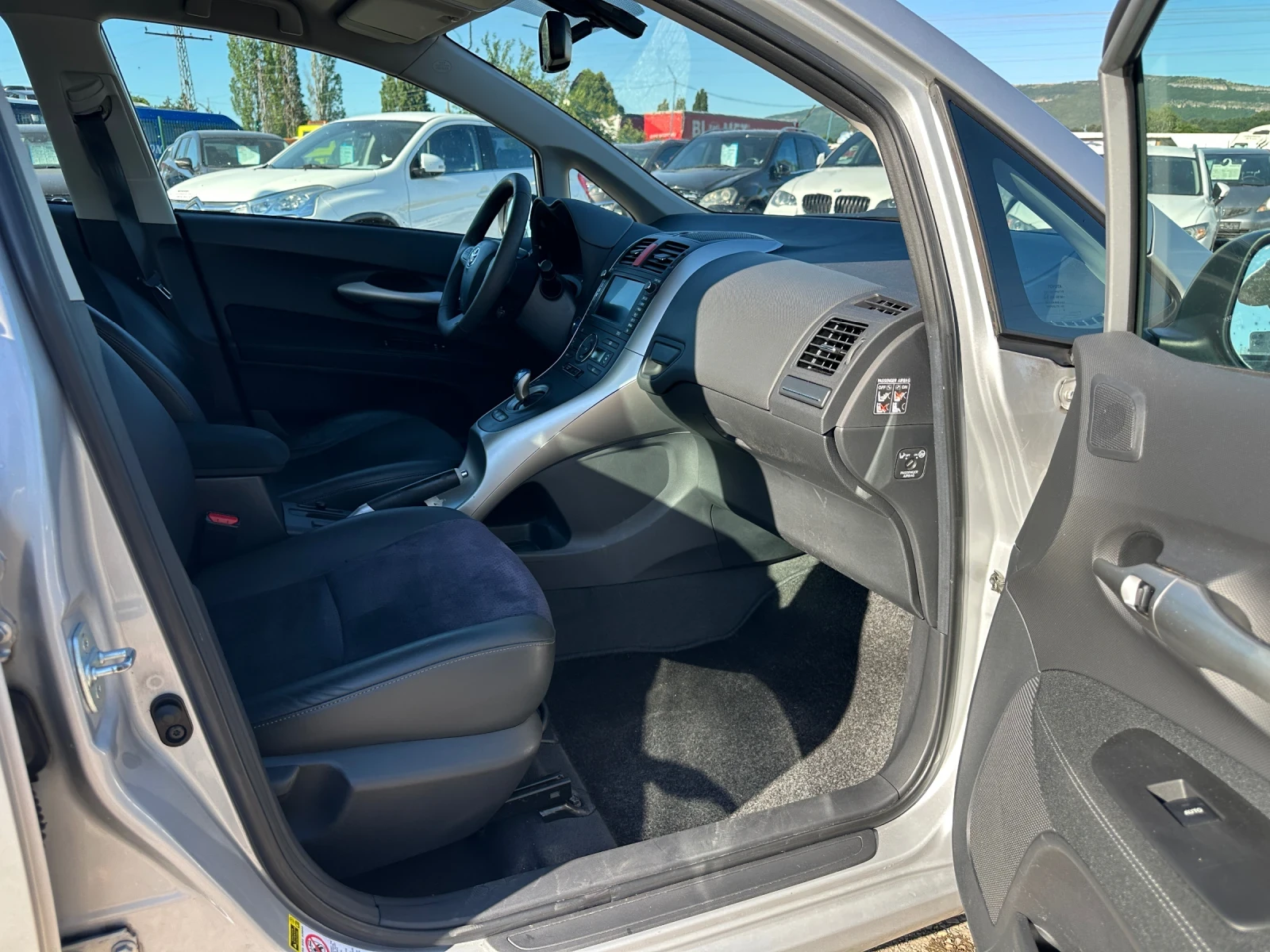 Toyota Auris 1.8-Hybrid-EXECUTIVE-1Г-ГАРАНЦИЯ, снимка 11 - Автомобили и джипове - 54932855