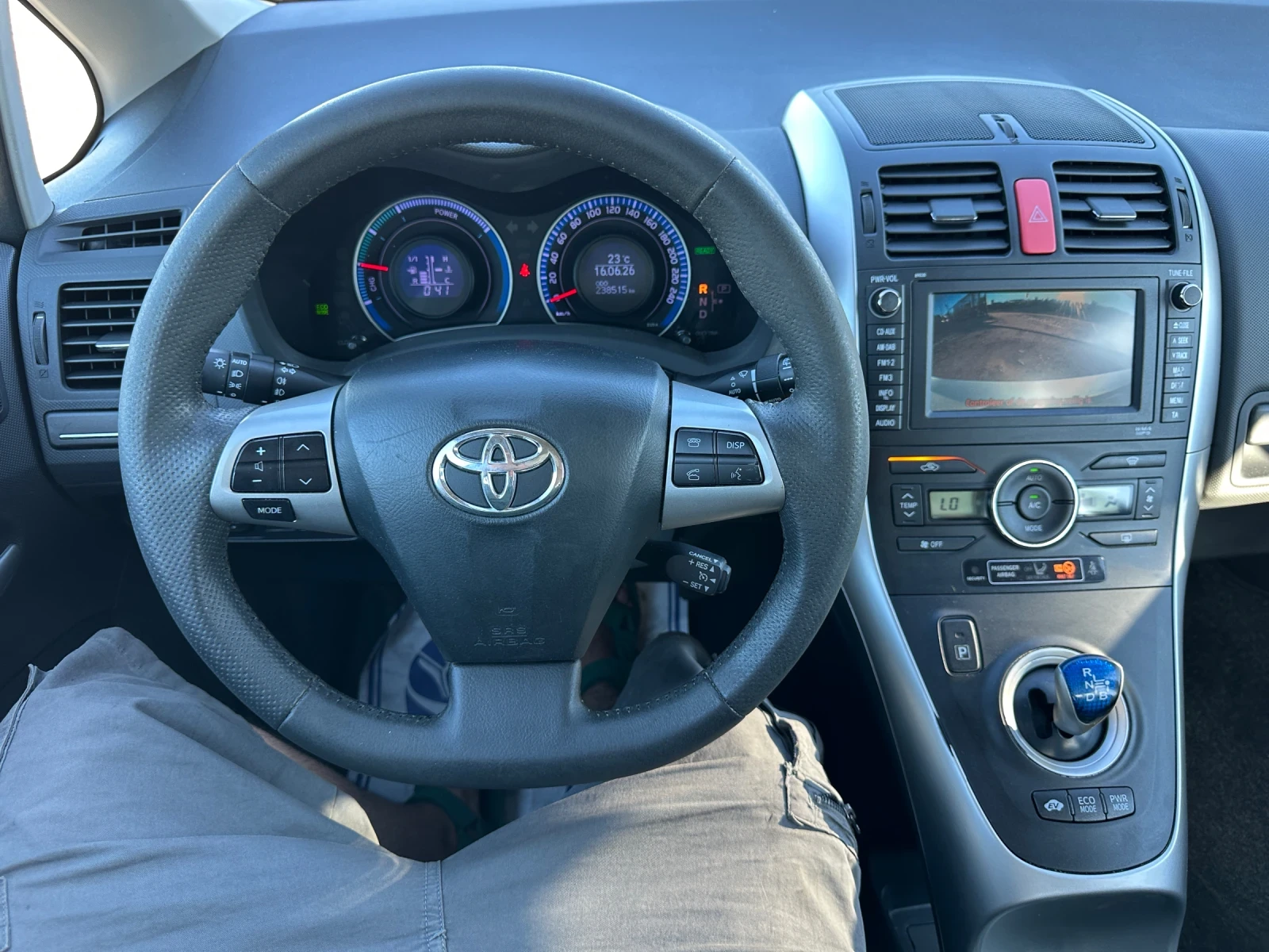 Toyota Auris 1.8-Hybrid-EXECUTIVE-1Г-ГАРАНЦИЯ, снимка 12 - Автомобили и джипове - 54932855