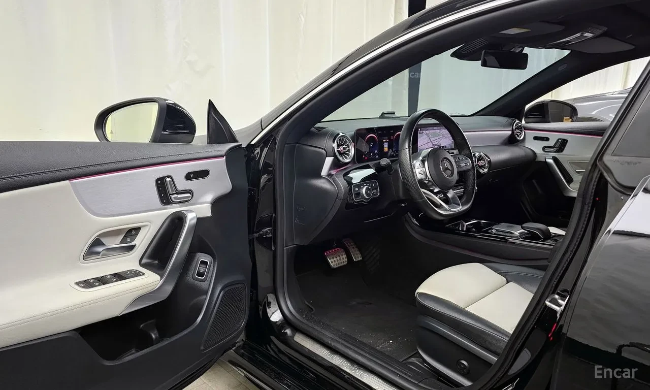 Mercedes-Benz CLA 250 AMG Line | Панорама | Кожа | LED | NAVI | Камера , снимка 10 - Автомобили и джипове - 54967480
