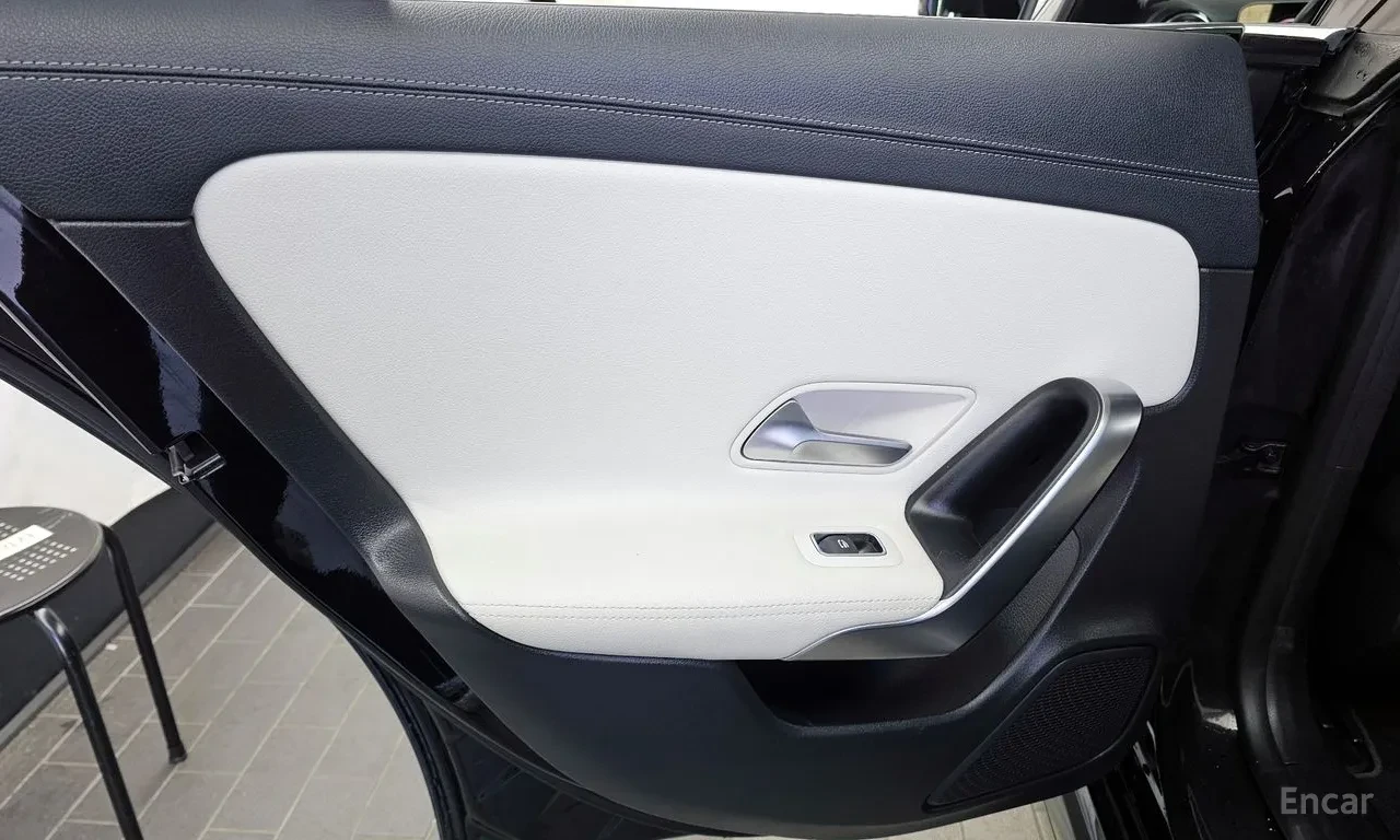 Mercedes-Benz CLA 250 AMG Line | Панорама | Кожа | LED | NAVI | Камера , снимка 16 - Автомобили и джипове - 54967480