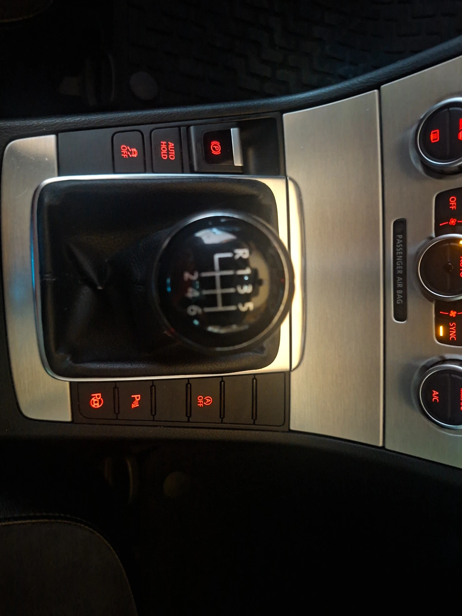 VW Passat 2.0 TDI, снимка 16 - Автомобили и джипове - 55168799