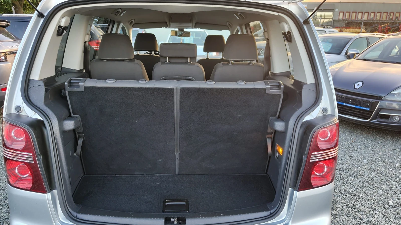 VW Touran 2.0TDI , снимка 13 - Автомобили и джипове - 55430065