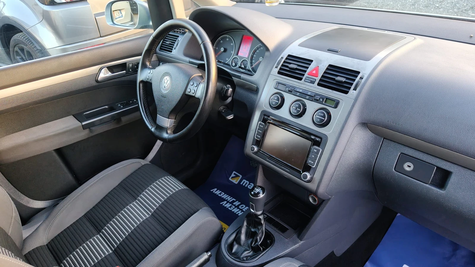 VW Touran 2.0TDI , снимка 9 - Автомобили и джипове - 55430065