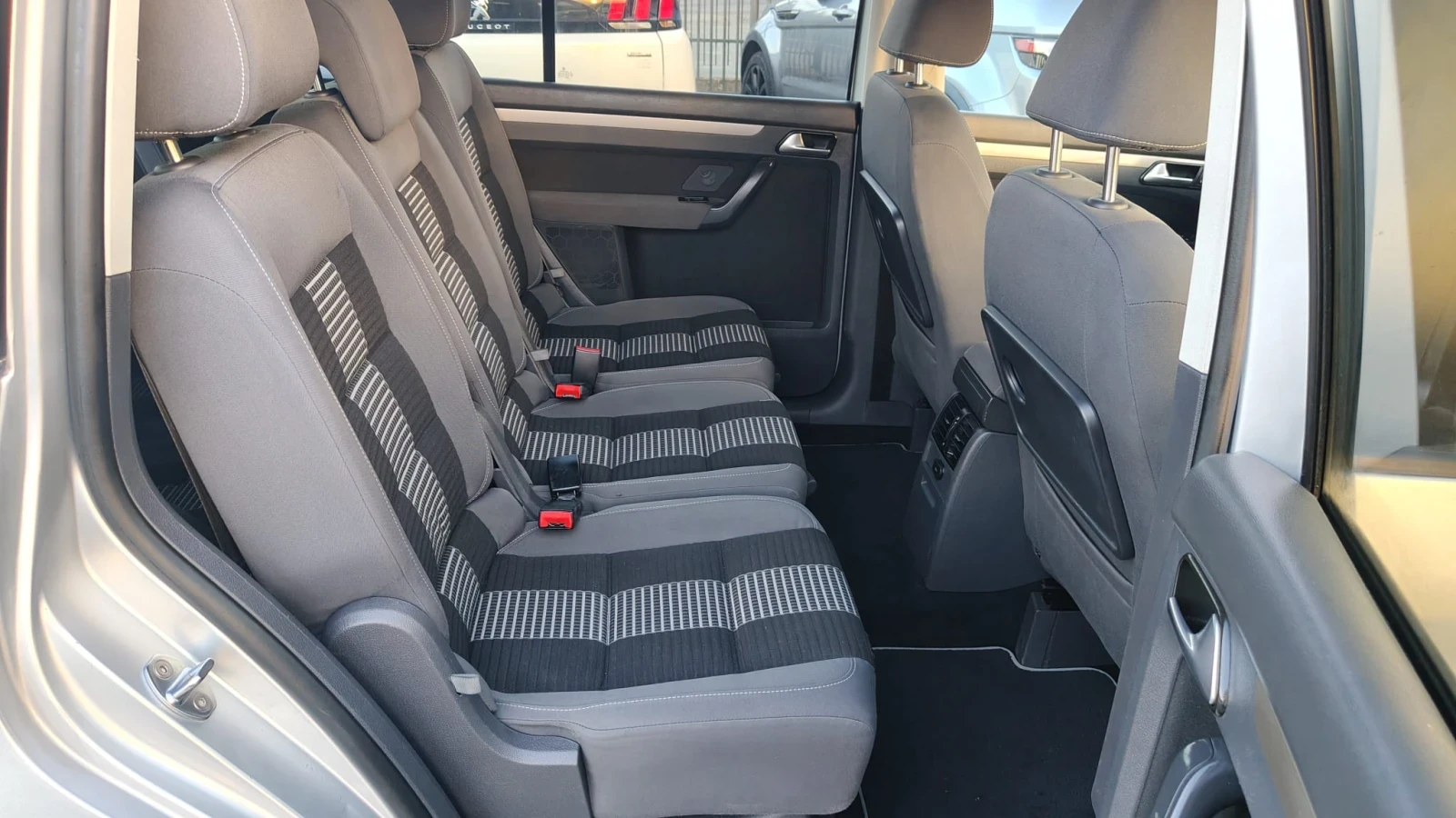 VW Touran 2.0TDI , снимка 11 - Автомобили и джипове - 55430065