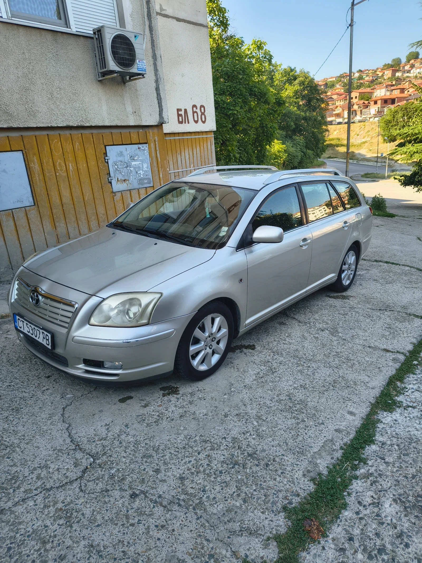 Toyota Avensis 1, 8Газ Бензин, снимка 2 - Автомобили и джипове - 55605619