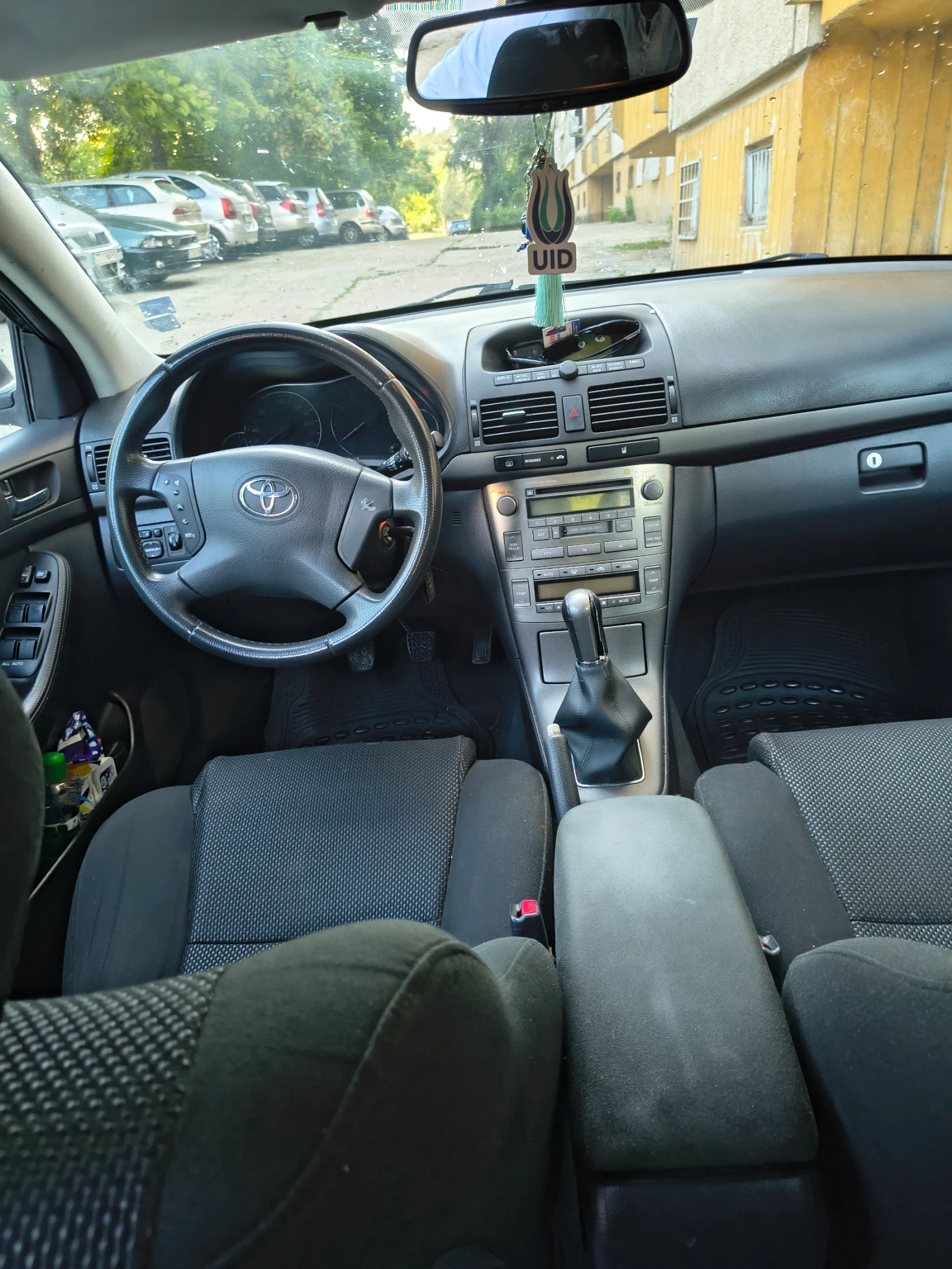 Toyota Avensis 1, 8Газ Бензин, снимка 5 - Автомобили и джипове - 55605619